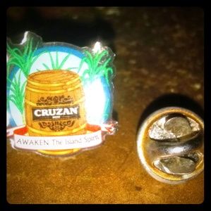 CRUZAN Rum pin